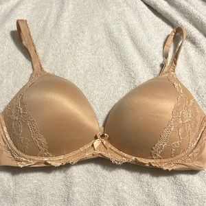 Victoria’s Secret body by Victoria no wire lace bra